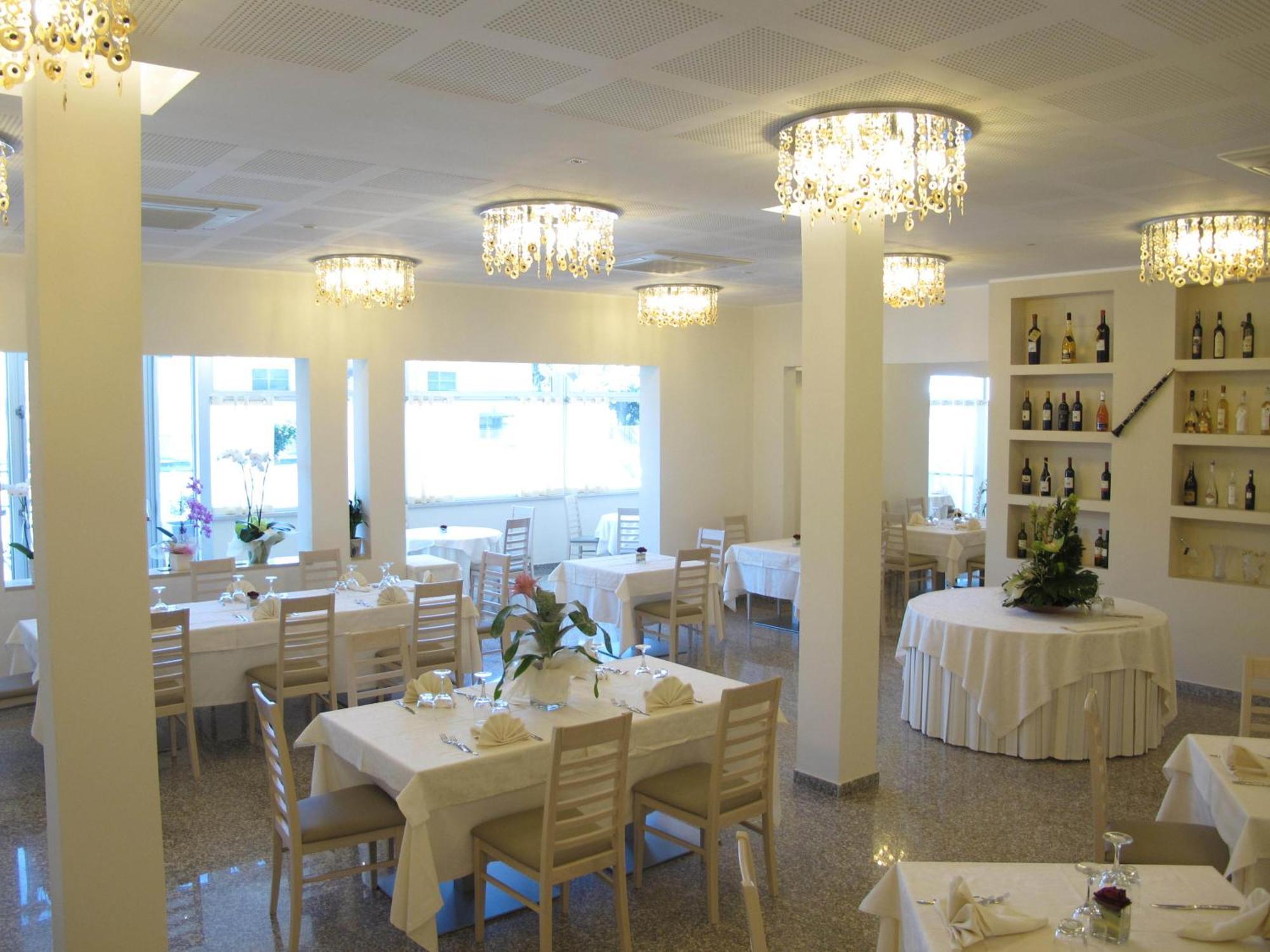 Hotel Ristorante Cesare Savignano sul Rubicone Extérieur photo