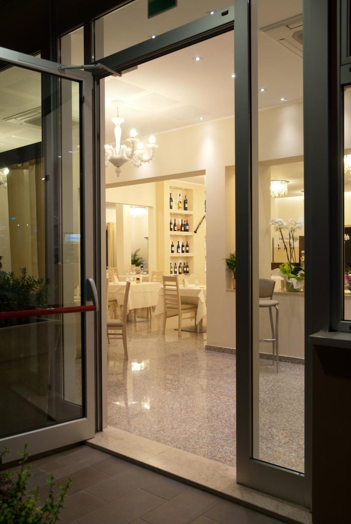 Hotel Ristorante Cesare Savignano sul Rubicone Extérieur photo